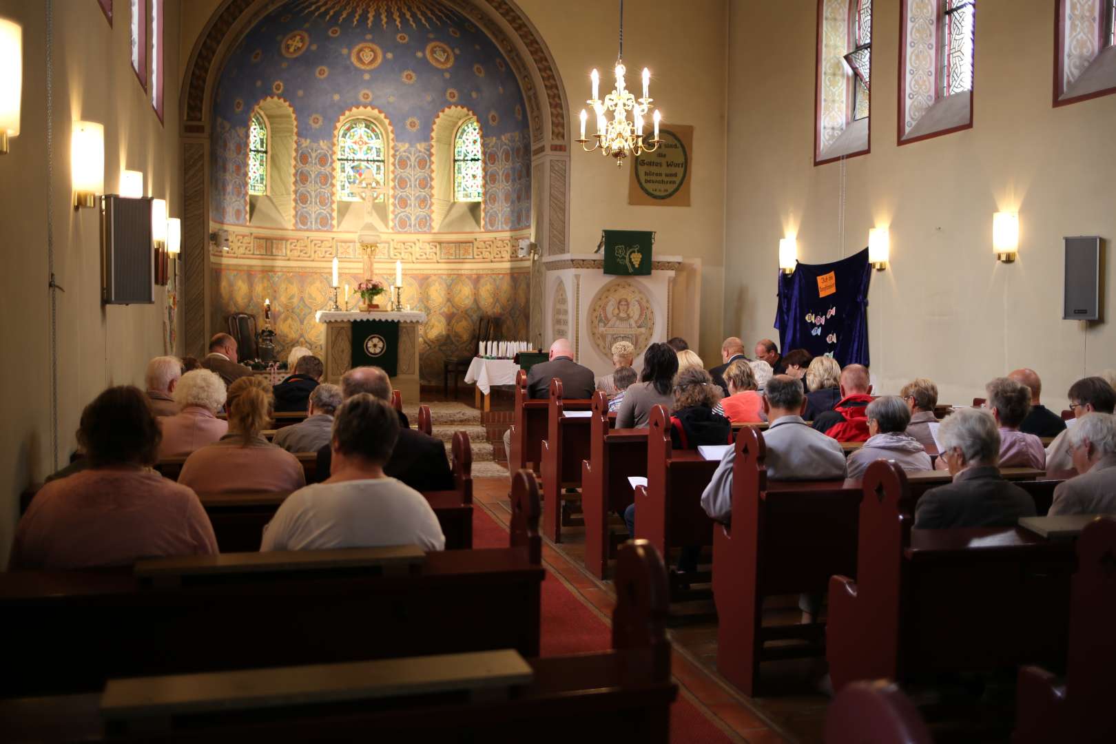 Tauferinnerung mit Taufe von Mia Hauptmann in der Sommerkirche in Coppengrave