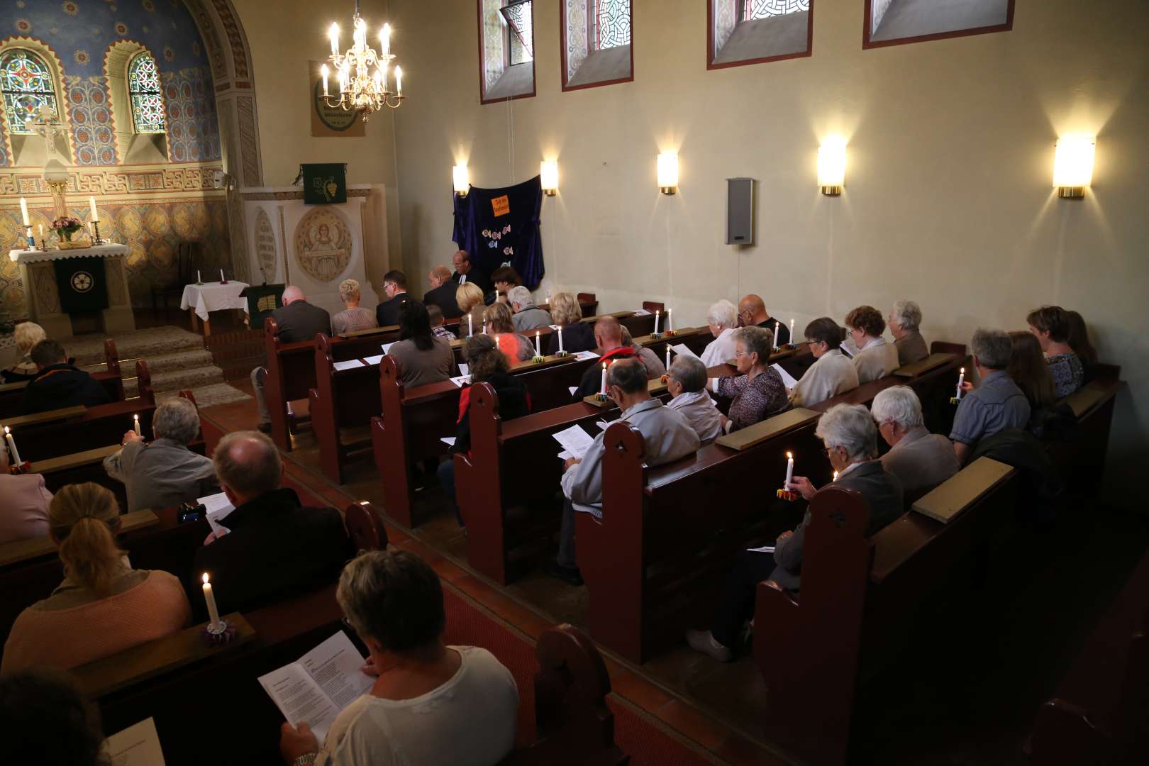 Tauferinnerung mit Taufe von Mia Hauptmann in der Sommerkirche in Coppengrave