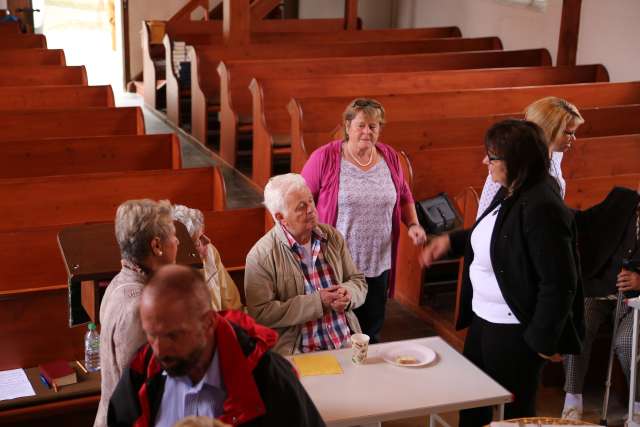 Sommerkirche mit Bügelbrett, Tinte und Feder in Weenzen