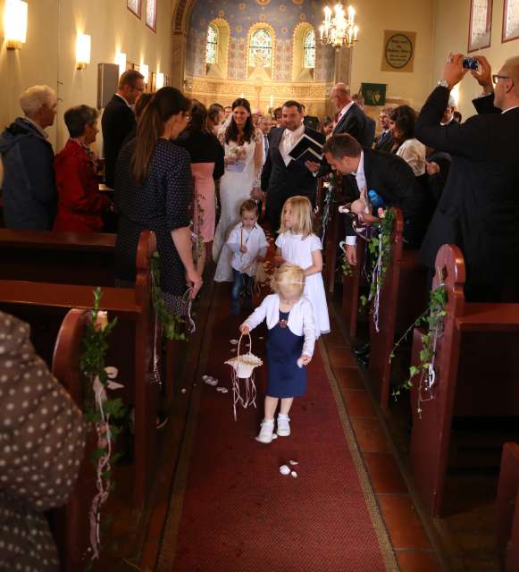 Traugottesdienst von Stefanie Schreiber und Dr. Oliver Merka in der St. Franziskuskirche zu Coppengrave am 5.8.2017