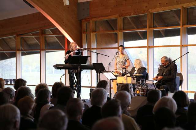 Konfirmanden besuchen Gottesdienst im Expowal