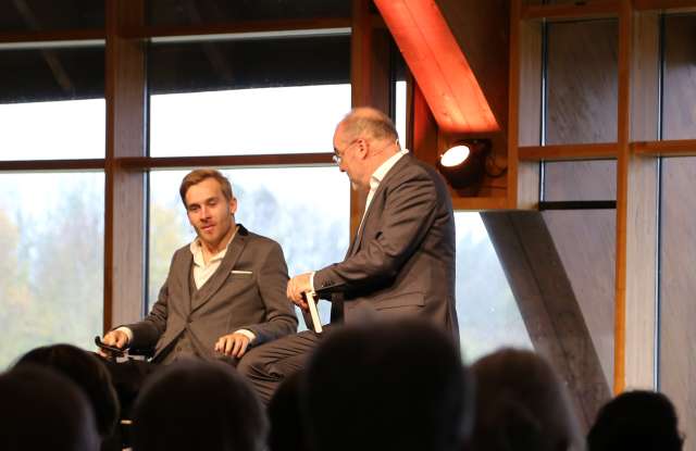 Konfirmanden besuchen Gottesdienst im Expowal