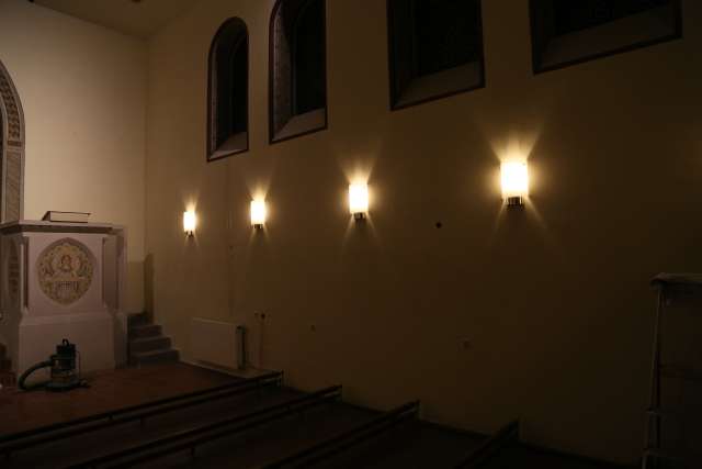 Tag 131: Lampenschirme an den Lampen an Seitenwänden angebracht.