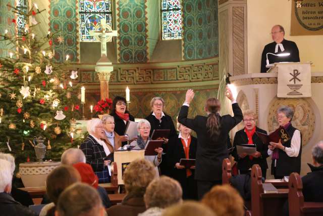 Chor singt im Festgottesdienst am 2. Weihnachtstag in Coppengrave