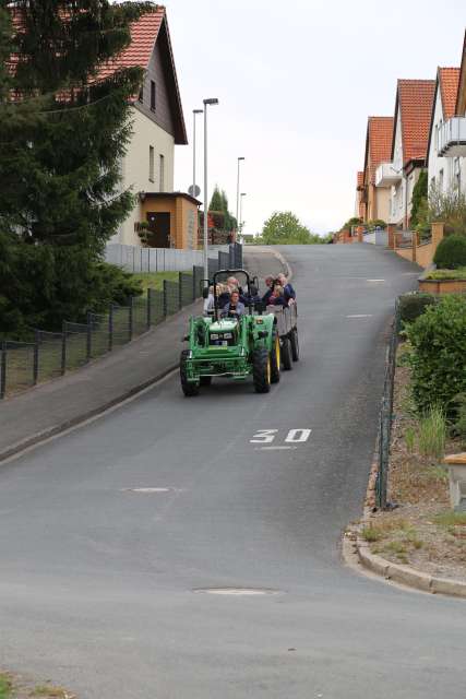 Visitation: Rundgang mit Trecker und Wagen