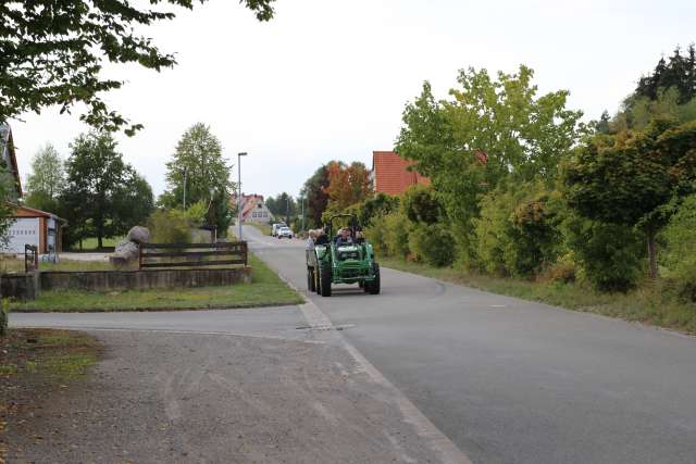 Visitation: Rundgang mit Trecker und Wagen