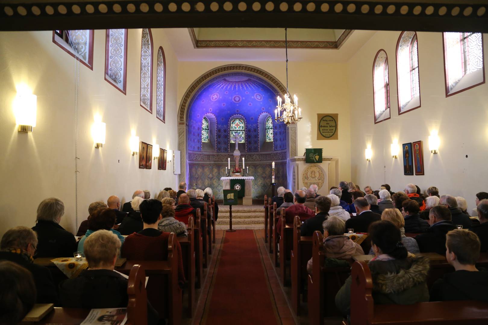 Weihe der St. Franziskuskirche nach der Renovierung durch Superintendentin Henking