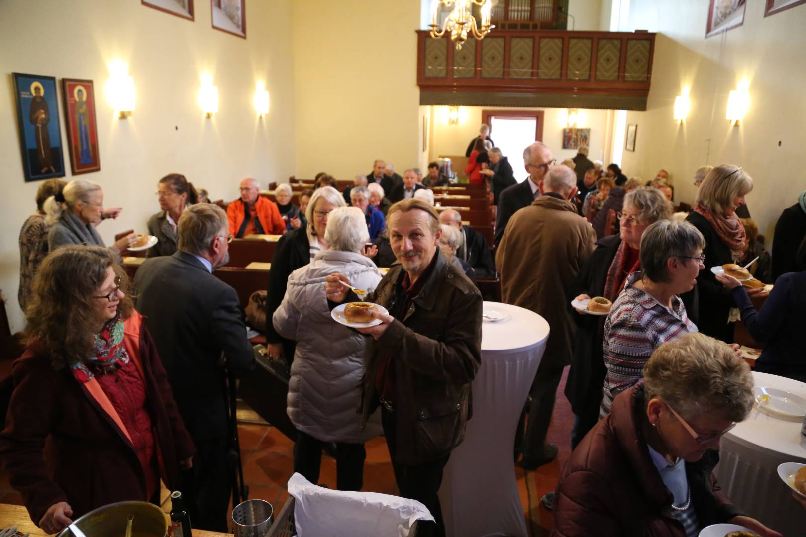 Weihe der St. Franziskuskirche nach der Renovierung durch Superintendentin Henking