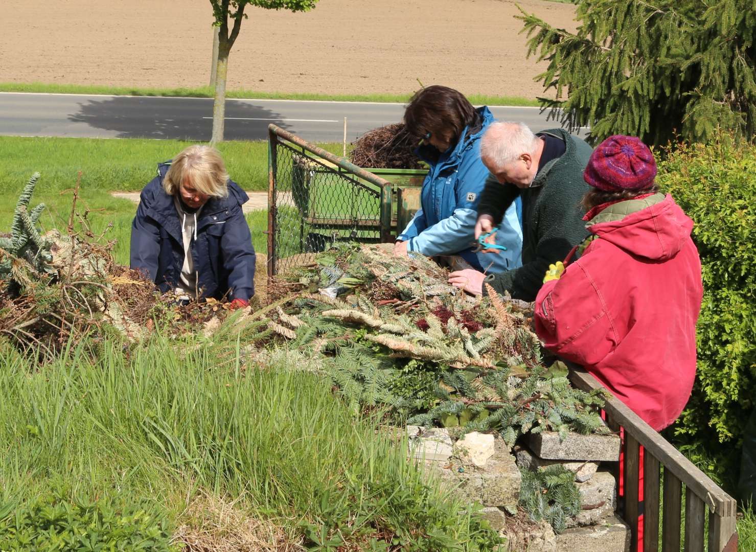 Arbeitseinsatz auf dem Friedhof Capellenhagen