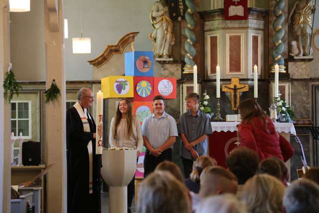 Taufe der Konfirmanden Dana, Jannis und Mikka Glenewinkel im Abendmahlsgottesdienst