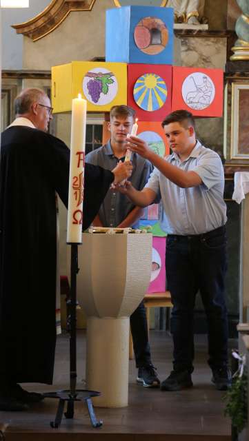 Taufe der Konfirmanden Dana, Jannis und Mikka Glenewinkel im Abendmahlsgottesdienst