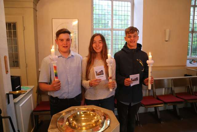 Taufe der Konfirmanden Dana, Jannis und Mikka Glenewinkel im Abendmahlsgottesdienst