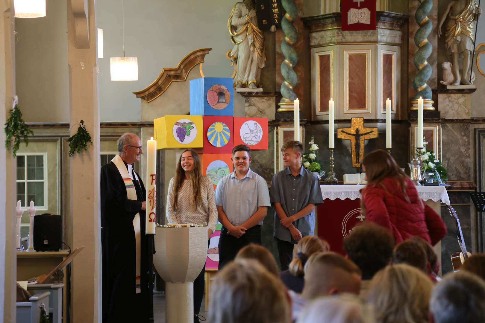 Taufe der Konfirmanden Dana, Jannis und Mikka Glenewinkel im Abendmahlsgottesdienst