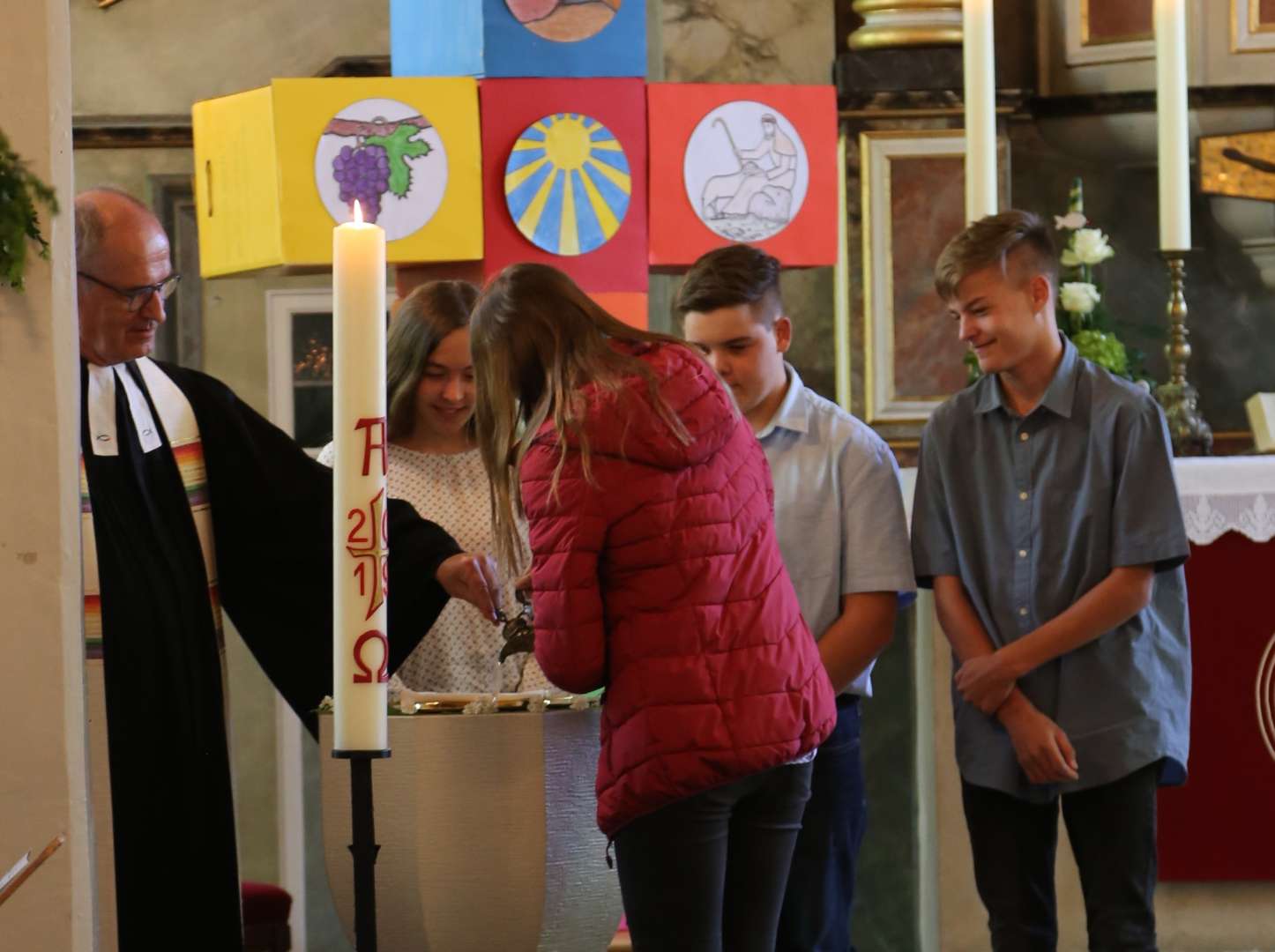 Taufe der Konfirmanden Dana, Jannis und Mikka Glenewinkel im Abendmahlsgottesdienst