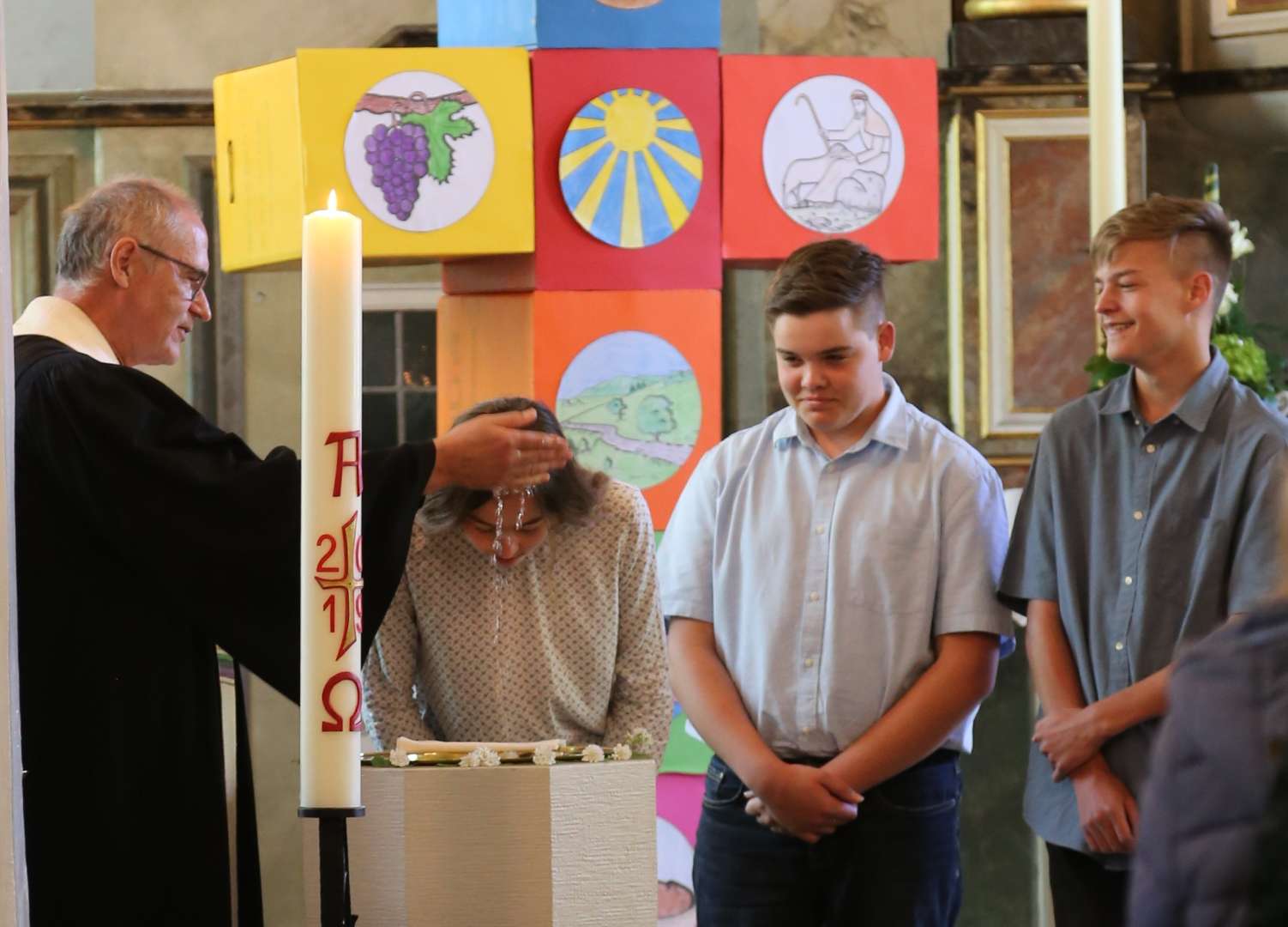 Taufe der Konfirmanden Dana, Jannis und Mikka Glenewinkel im Abendmahlsgottesdienst