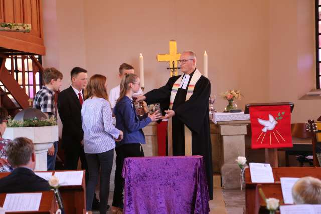 Abendmahlsgottesdienst der Konfirmanden in Weenzen