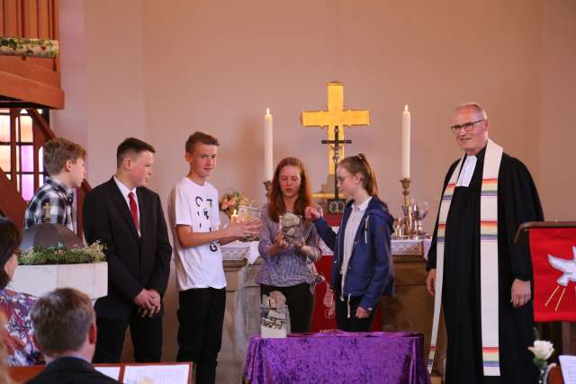 Abendmahlsgottesdienst der Konfirmanden in Weenzen