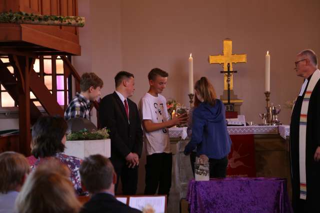 Abendmahlsgottesdienst der Konfirmanden in Weenzen