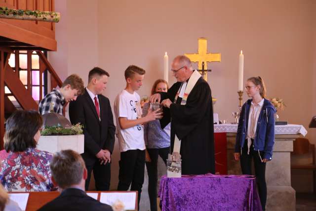 Abendmahlsgottesdienst der Konfirmanden in Weenzen