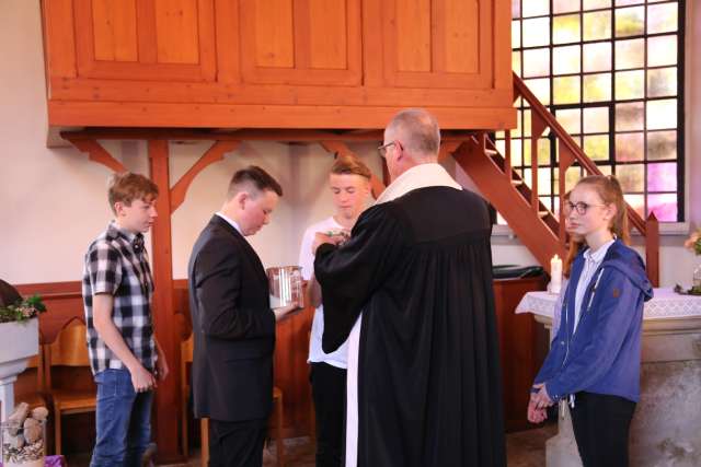 Abendmahlsgottesdienst der Konfirmanden in Weenzen