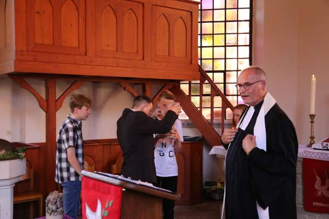 Abendmahlsgottesdienst der Konfirmanden in Weenzen