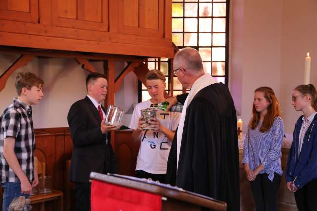 Abendmahlsgottesdienst der Konfirmanden in Weenzen