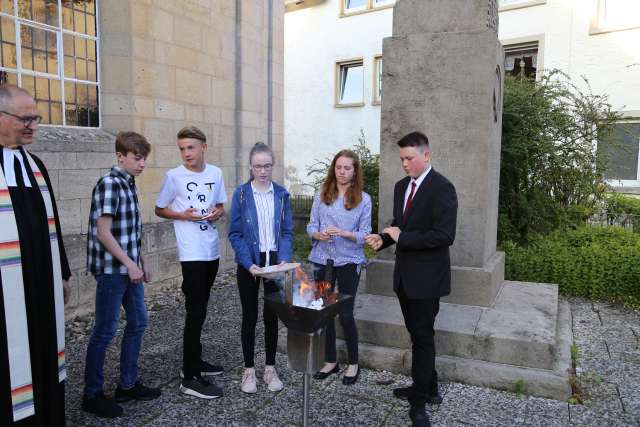 Abendmahlsgottesdienst der Konfirmanden in Weenzen