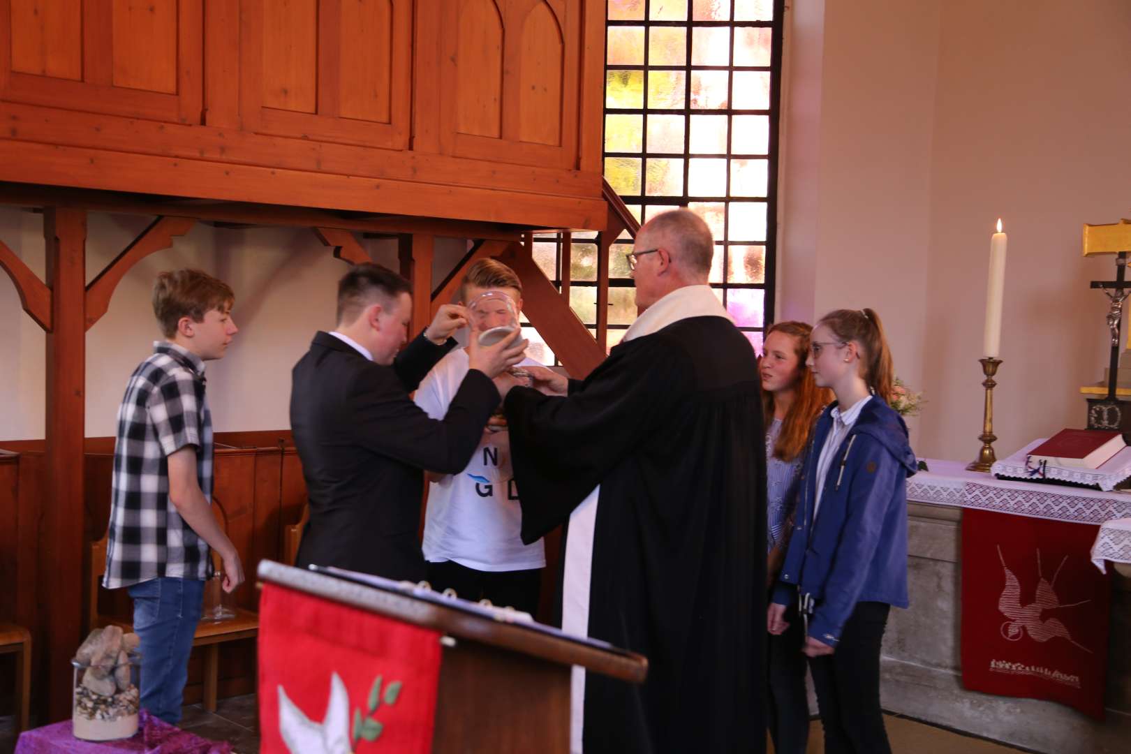 Abendmahlsgottesdienst der Konfirmanden in Weenzen