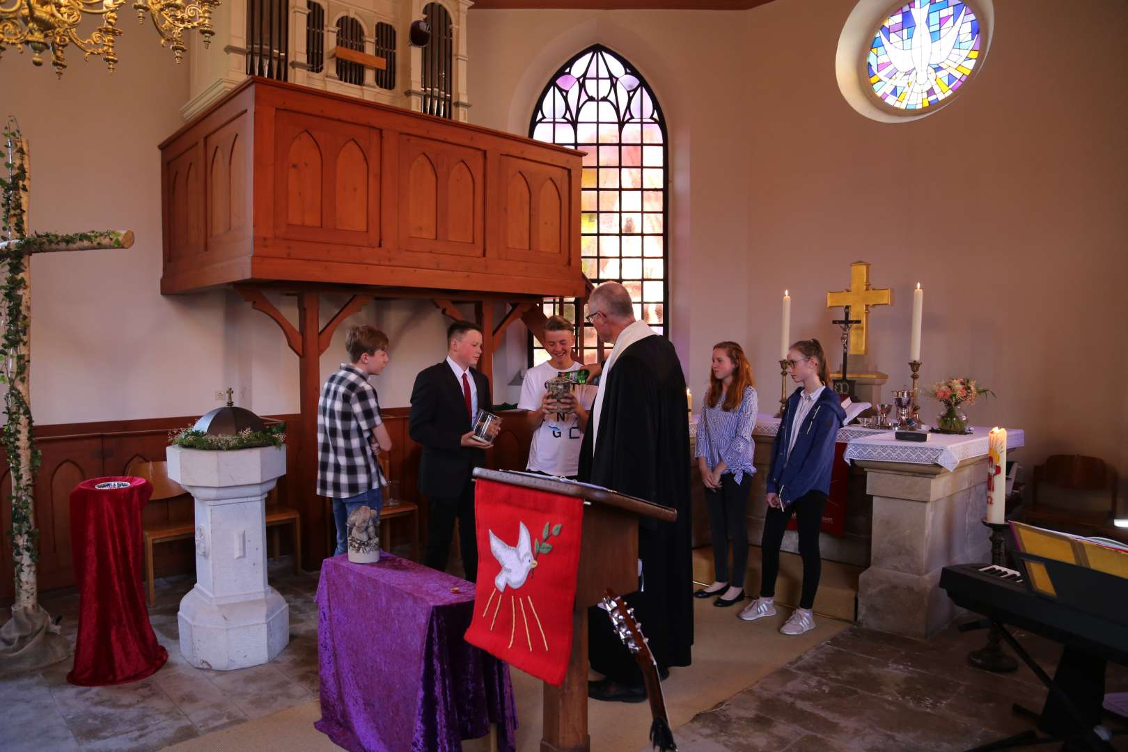 Abendmahlsgottesdienst der Konfirmanden in Weenzen