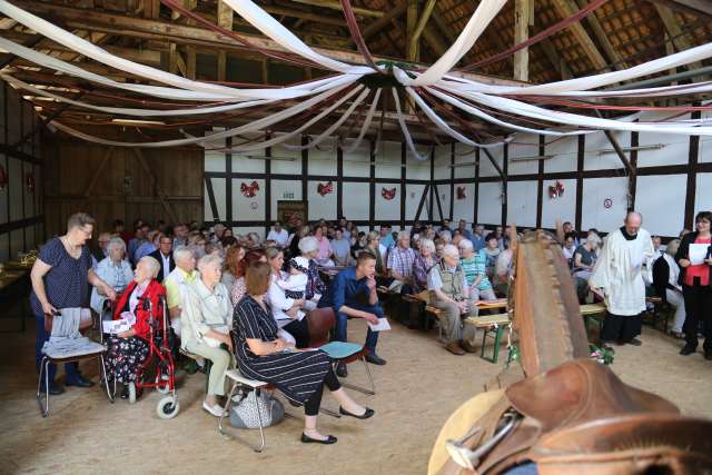 Ökumenischer Pfingstgottesdienst im Reitstall