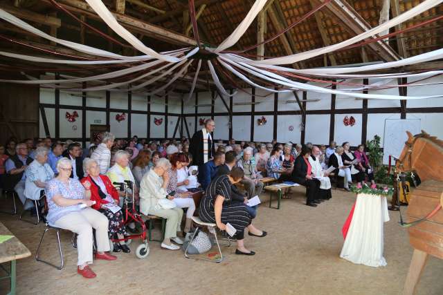 Ökumenischer Pfingstgottesdienst im Reitstall