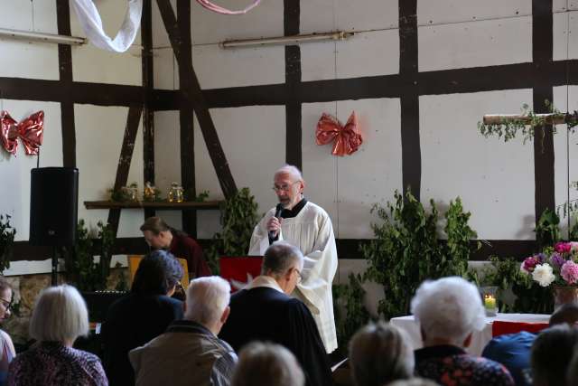 Ökumenischer Pfingstgottesdienst im Reitstall