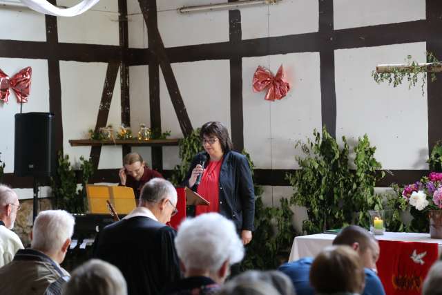 Ökumenischer Pfingstgottesdienst im Reitstall