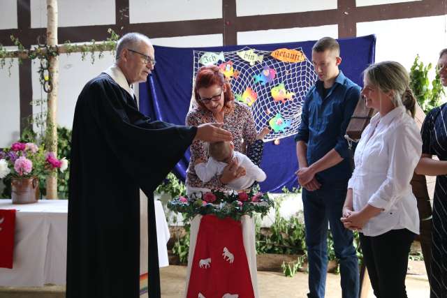 Ökumenischer Pfingstgottesdienst im Reitstall