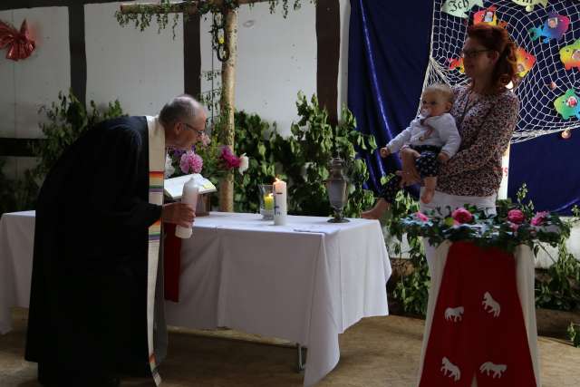 Ökumenischer Pfingstgottesdienst im Reitstall