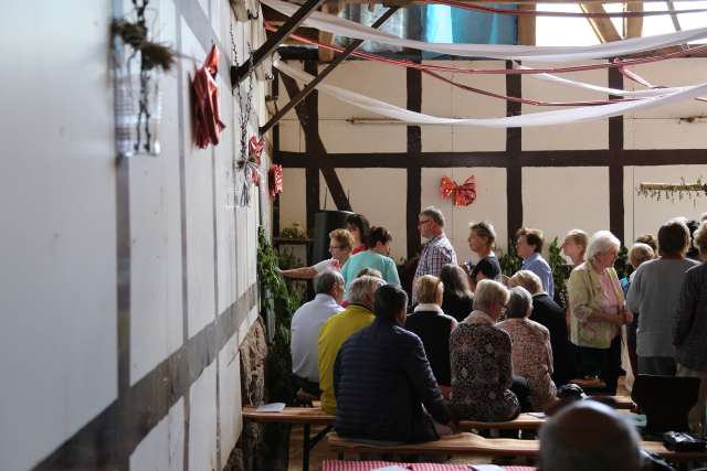 Ökumenischer Pfingstgottesdienst im Reitstall