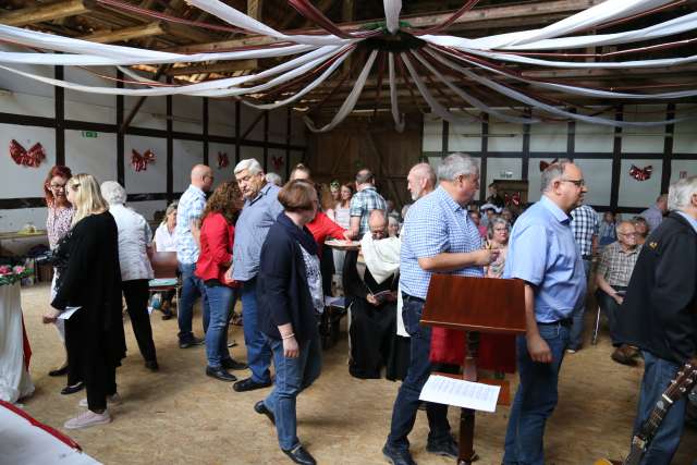 Ökumenischer Pfingstgottesdienst im Reitstall