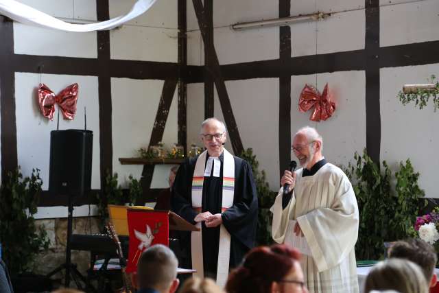 Ökumenischer Pfingstgottesdienst im Reitstall