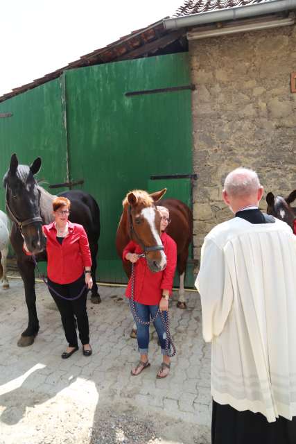 Ökumenischer Pfingstgottesdienst im Reitstall