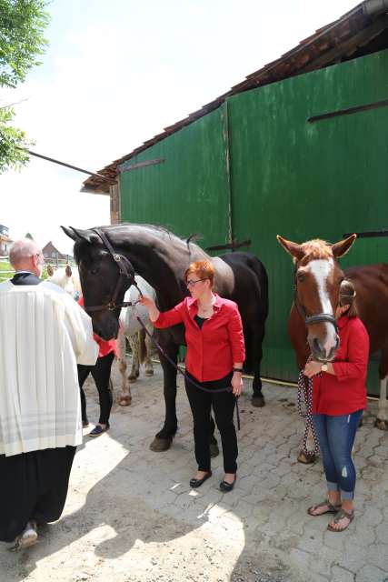 Ökumenischer Pfingstgottesdienst im Reitstall