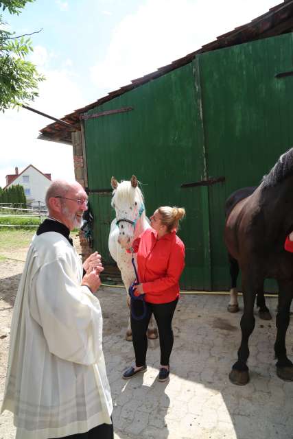 Ökumenischer Pfingstgottesdienst im Reitstall