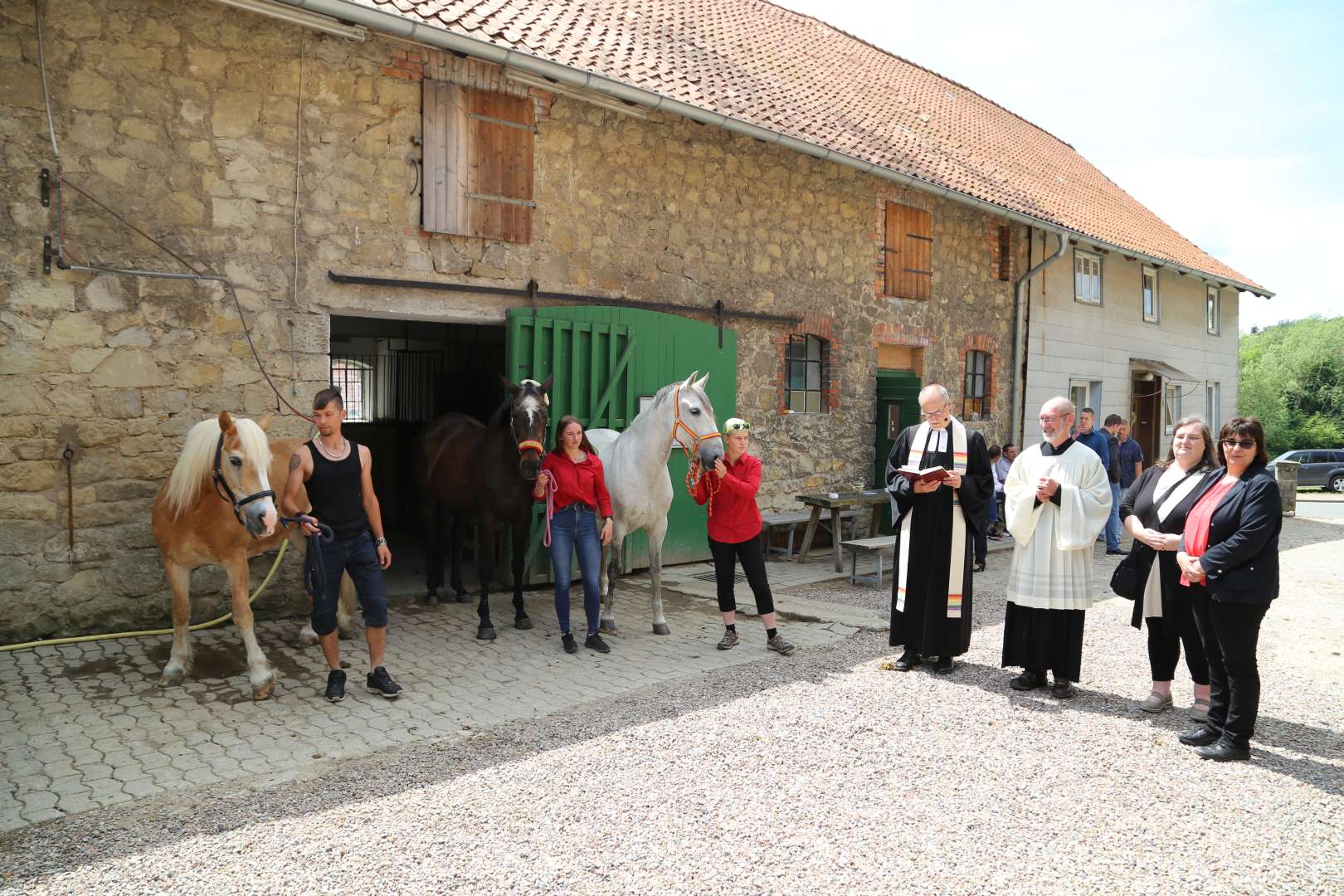 Ökumenischer Pfingstgottesdienst im Reitstall