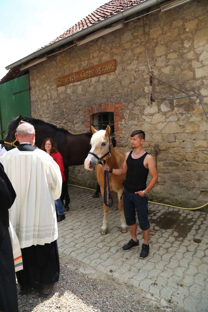 Ökumenischer Pfingstgottesdienst im Reitstall