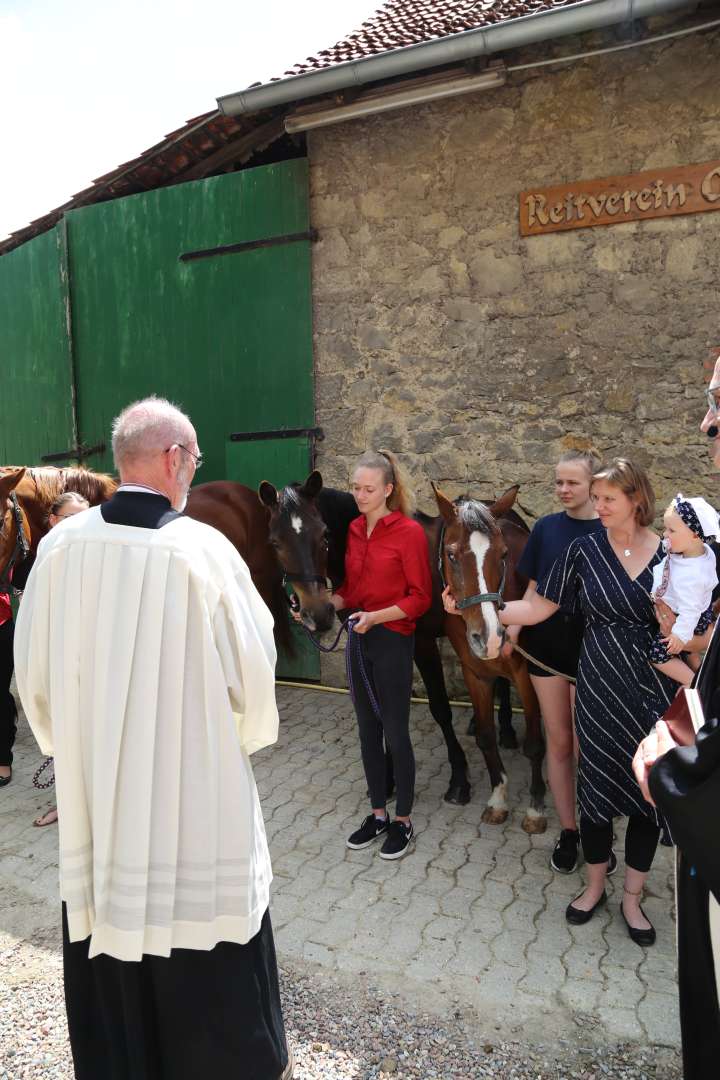 Ökumenischer Pfingstgottesdienst im Reitstall