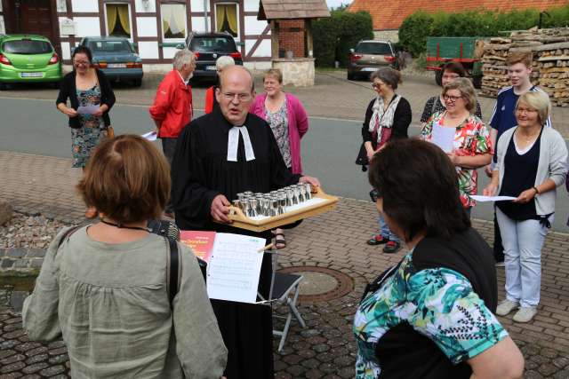 3, Sommerkirche unterwegs zu den Quellen in Fölziehausen