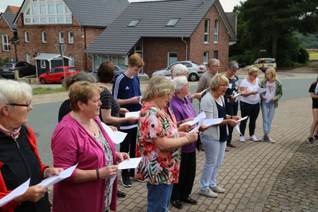 3, Sommerkirche unterwegs zu den Quellen in Fölziehausen