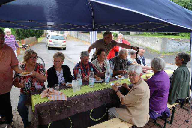 3, Sommerkirche unterwegs zu den Quellen in Fölziehausen