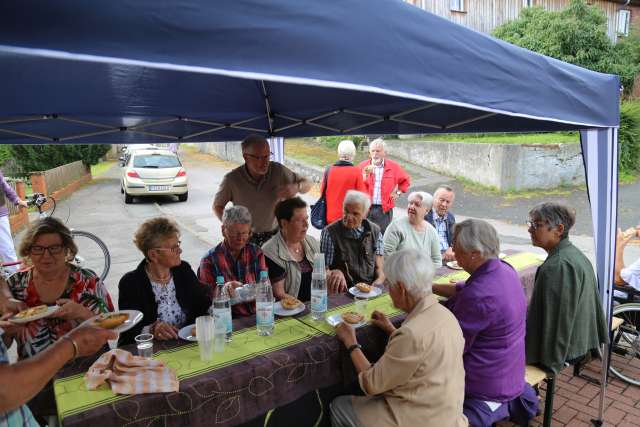 3, Sommerkirche unterwegs zu den Quellen in Fölziehausen