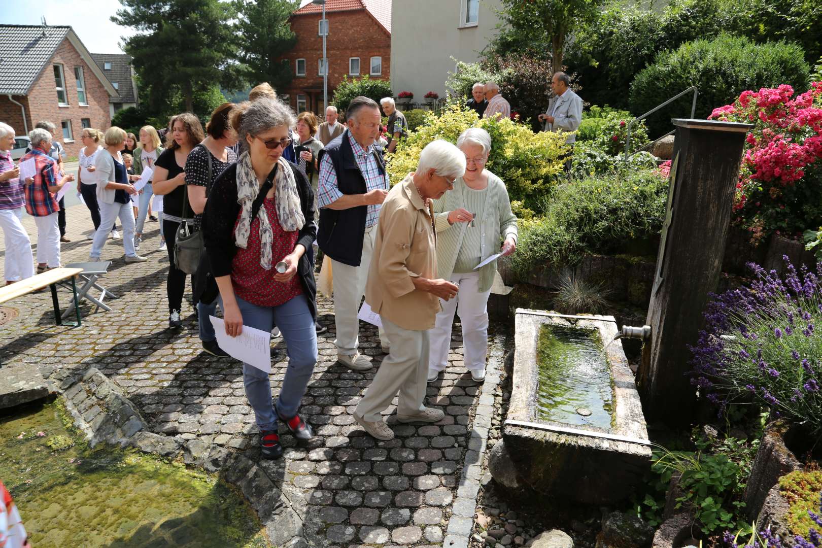 3, Sommerkirche unterwegs zu den Quellen in Fölziehausen