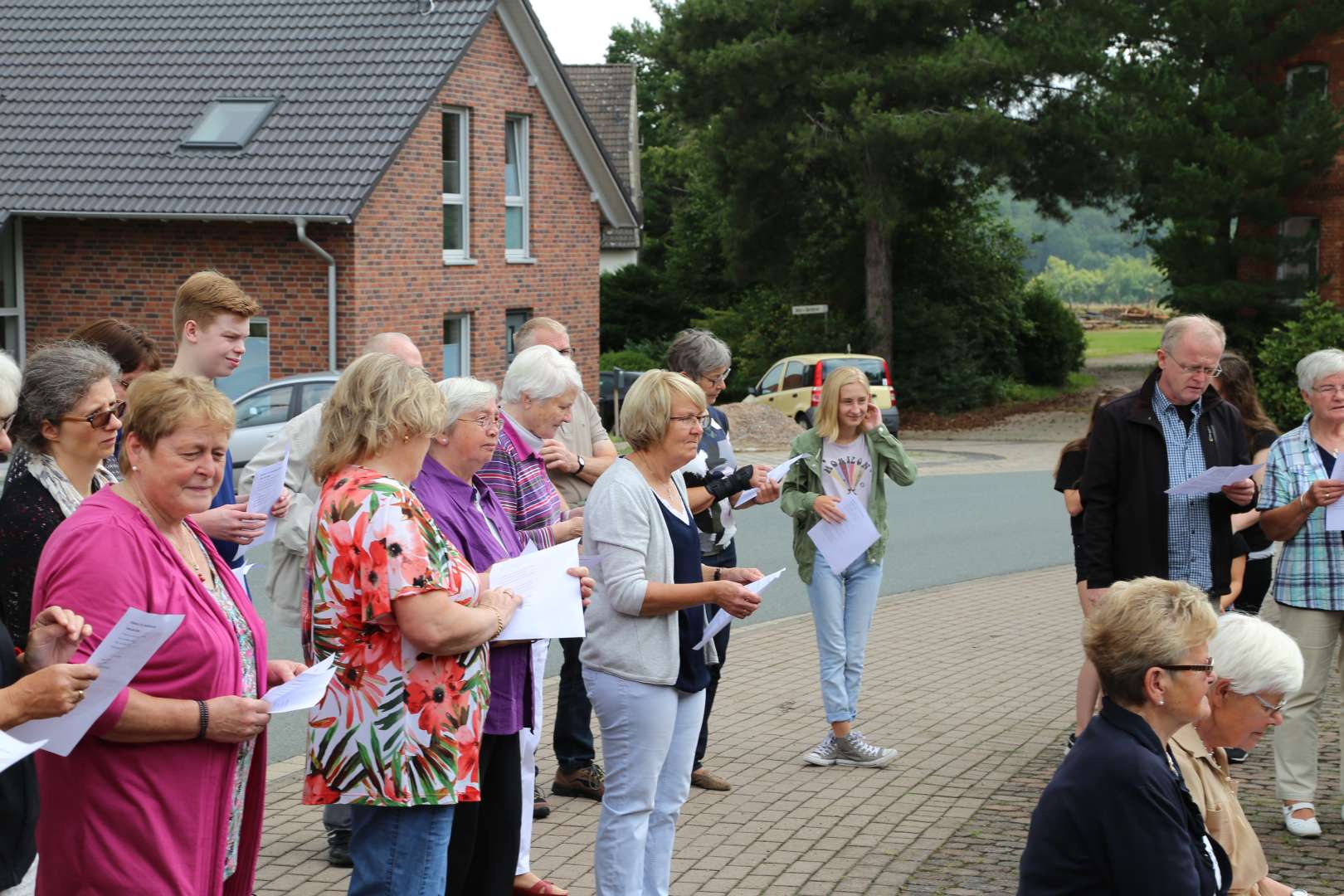 3, Sommerkirche unterwegs zu den Quellen in Fölziehausen